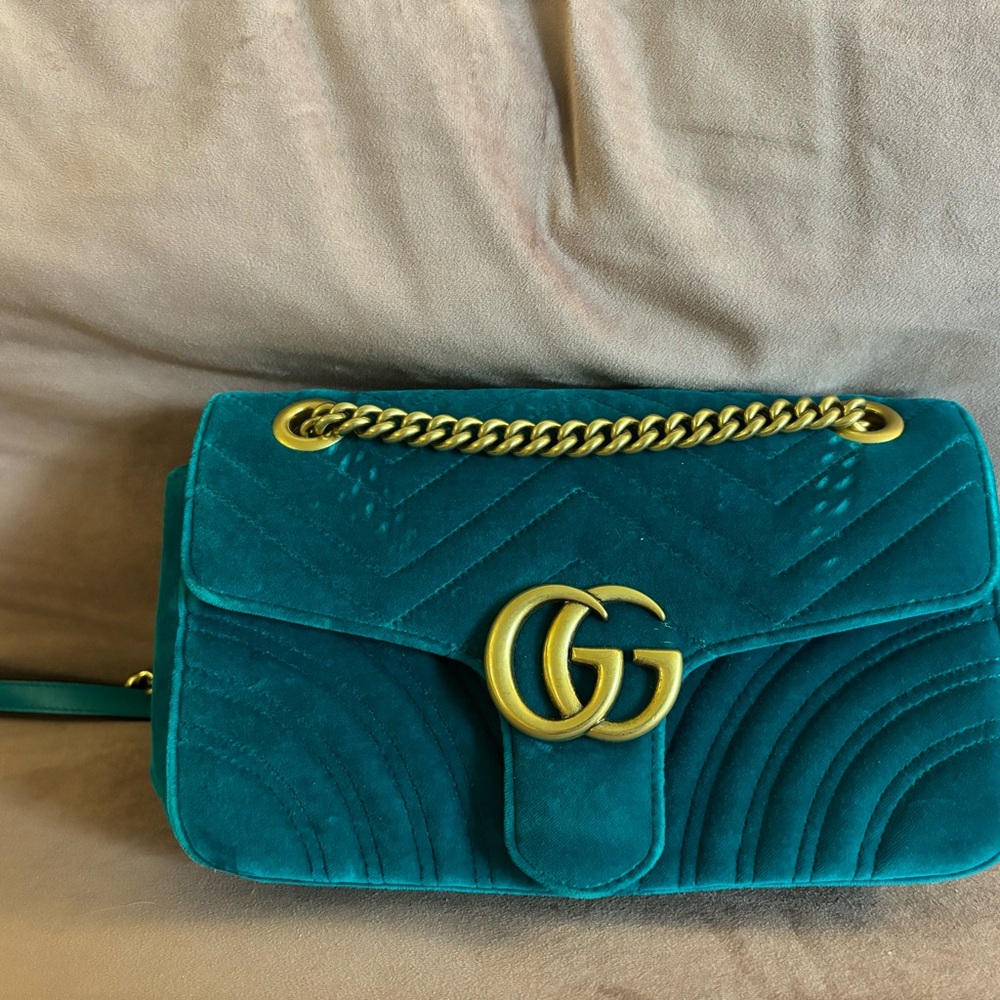 Elegant Teal Velvet Gucci GG Marmont Handbag - Luxurious and Statement-Making